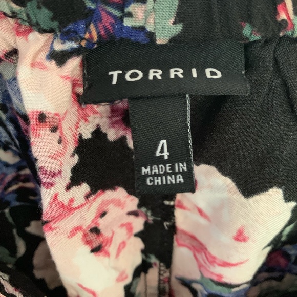 🖤🌹Torrid Black Spaghetti Floral Dress - Picture 3 of 4